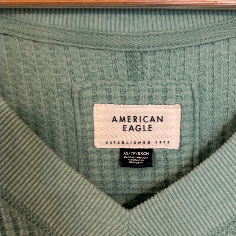 American Eagle Outfitters Green V-Neck Sweater - Picture 2 of 6